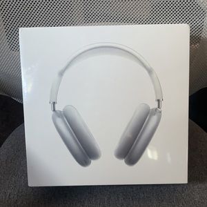 Apple Airpod Max with MagSafe charging case